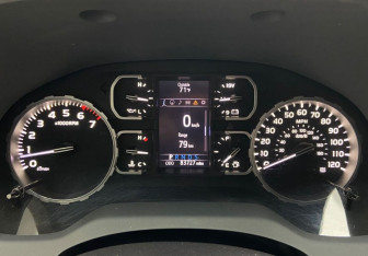 Подержанный автомобиль Toyota Tundra 2019 года (14 фото)