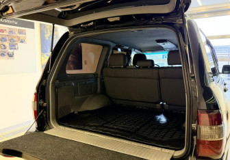 Подержанный автомобиль Toyota Land Cruiser Suv 2000 года (7 фото)