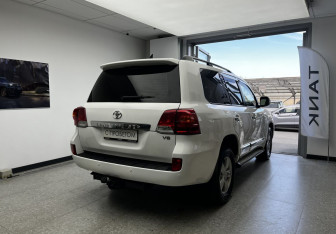 Подержанный автомобиль Toyota Land Cruiser Suv 2012 года (4 фото)