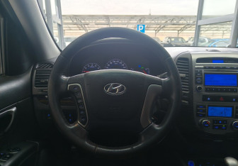 Подержанный автомобиль Hyundai Santa Fe 2012 года (9 фото)