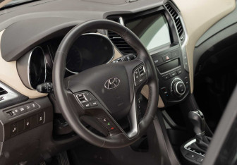 Подержанный автомобиль Hyundai Santa Fe 2016 года (11 фото)