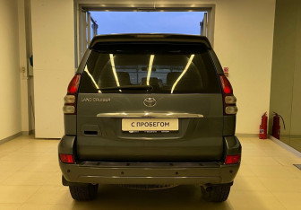 Подержанный автомобиль Toyota Land Cruiser Prado 2006 года (5 фото)