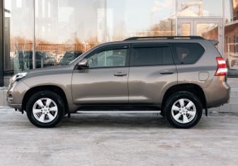 Подержанный автомобиль Toyota Land Cruiser Prado 2017 года (8 фото)