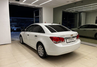 Подержанный автомобиль Chevrolet Cruze Sedan 2012 года (6 фото)