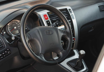 Подержанный автомобиль Hyundai Tucson 2007 года (11 фото)