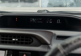 Подержанный автомобиль Toyota Aqua 2016 года (12 фото)