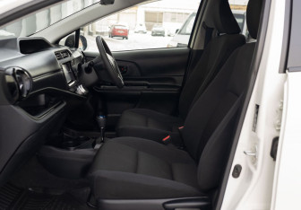 Подержанный автомобиль Toyota Aqua 2016 года (19 фото)