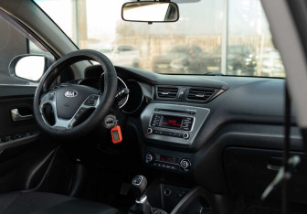 Подержанный автомобиль Kia Rio Sedan 2016 года (10 фото)