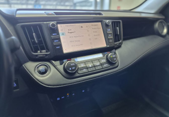 Подержанный автомобиль Toyota RAV4 2019 года (11 фото)