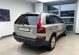 Подержанный автомобиль Volvo XC90 2004 года (4 фото)