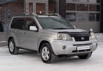 Подержанный автомобиль Nissan X-Trail 2003 года (3 фото)