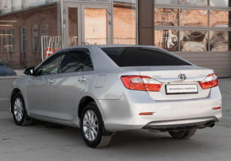 Подержанный автомобиль Toyota Camry Sedan 2012 года (7 фото)
