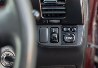 Подержанный автомобиль Toyota Wish Compactvan 2007 года (16 фото)