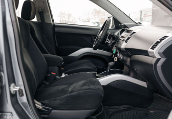 Подержанный автомобиль Mitsubishi Outlander 2007 года (18 фото)