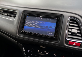 Подержанный автомобиль Honda Vezel 2014 года (14 фото)