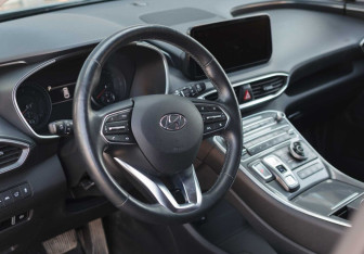 Подержанный автомобиль Hyundai Santa Fe 2021 года (11 фото)
