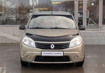 Подержанный автомобиль Renault Sandero 2011 года (2 фото)