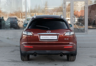 Подержанный автомобиль Infiniti FX 2008 года (6 фото)