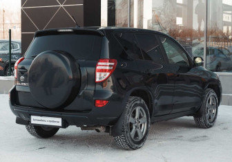 Подержанный автомобиль Toyota RAV4 2012 года (5 фото)