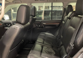 Подержанный автомобиль Mitsubishi Pajero 2006 года (8 фото)