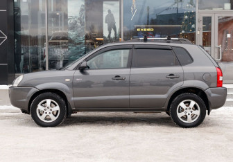 Подержанный автомобиль Hyundai Tucson 2008 года (8 фото)