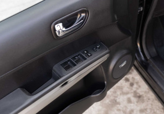 Подержанный автомобиль Nissan X-Trail 2012 года (16 фото)