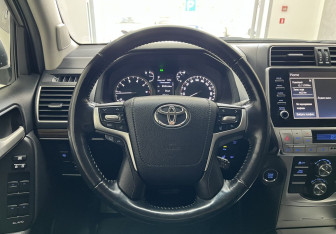 Подержанный автомобиль Toyota Land Cruiser Prado 2021 года (10 фото)