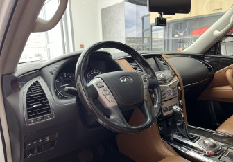 Подержанный автомобиль Infiniti QX80 2018 года (7 фото)