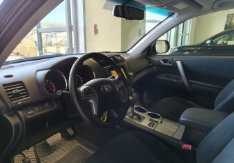 Подержанный автомобиль Toyota Highlander 2013 года (7 фото)