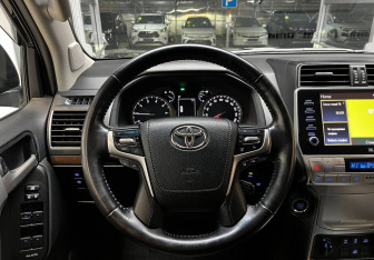 Подержанный автомобиль Toyota Land Cruiser Prado 2022 года (11 фото)