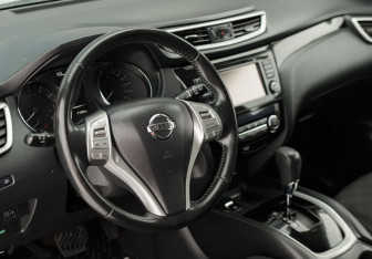 Подержанный автомобиль Nissan Qashqai 2017 года (11 фото)