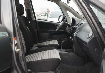 Подержанный автомобиль Suzuki SX4 Hatchback 2010 года (18 фото)