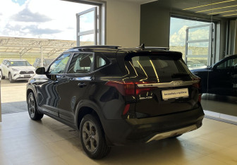 Подержанный автомобиль Kia Seltos 2022 года (6 фото)