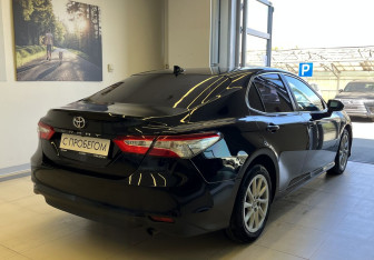 Подержанный автомобиль Toyota Camry Sedan 2019 года (4 фото)