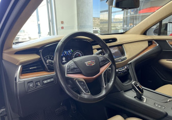 Подержанный автомобиль Cadillac XT5 2017 года (8 фото)