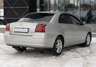 Подержанный автомобиль Toyota Avensis Sedan 2005 года (5 фото)