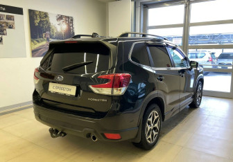 Подержанный автомобиль Subaru Forester Suv 2019 года (5 фото)
