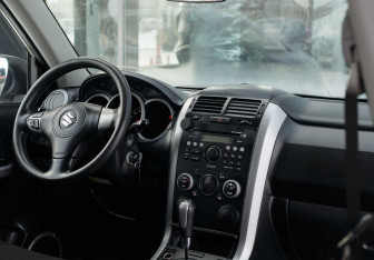 Подержанный автомобиль Suzuki Grand Vitara 2010 года (10 фото)