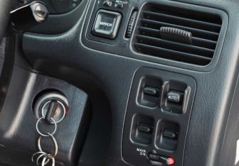 Подержанный автомобиль Honda CR-V 2000 года (14 фото)