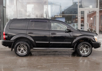 Подержанный автомобиль Dodge Durango 2005 года (4 фото)