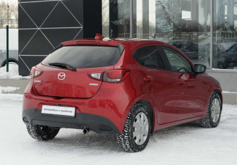 Подержанный автомобиль Mazda Demio 2016 года (5 фото)