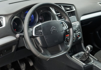 Подержанный автомобиль Citroen C4 Sedan 2013 года (11 фото)