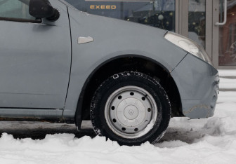 Подержанный автомобиль Renault Sandero 2011 года (9 фото)