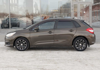 Подержанный автомобиль Citroen C4 Hatchback 2011 года (8 фото)