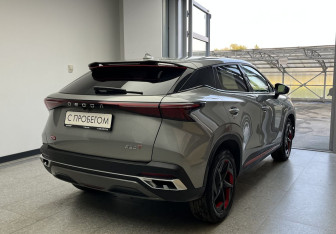 Подержанный автомобиль Omoda C5 2023 года (4 фото)