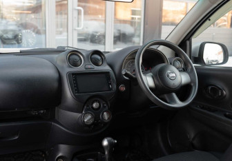 Подержанный автомобиль Nissan March Hatchback 2012 года (10 фото)