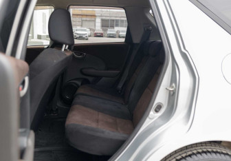 Подержанный автомобиль Honda Fit Shuttle 2014 года (17 фото)