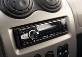 Подержанный автомобиль Renault Sandero 2011 года (13 фото)