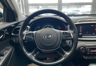 Подержанный автомобиль Kia Sorento 2018 года (10 фото)