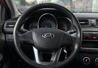Подержанный автомобиль Kia Rio Sedan 2015 года (11 фото)